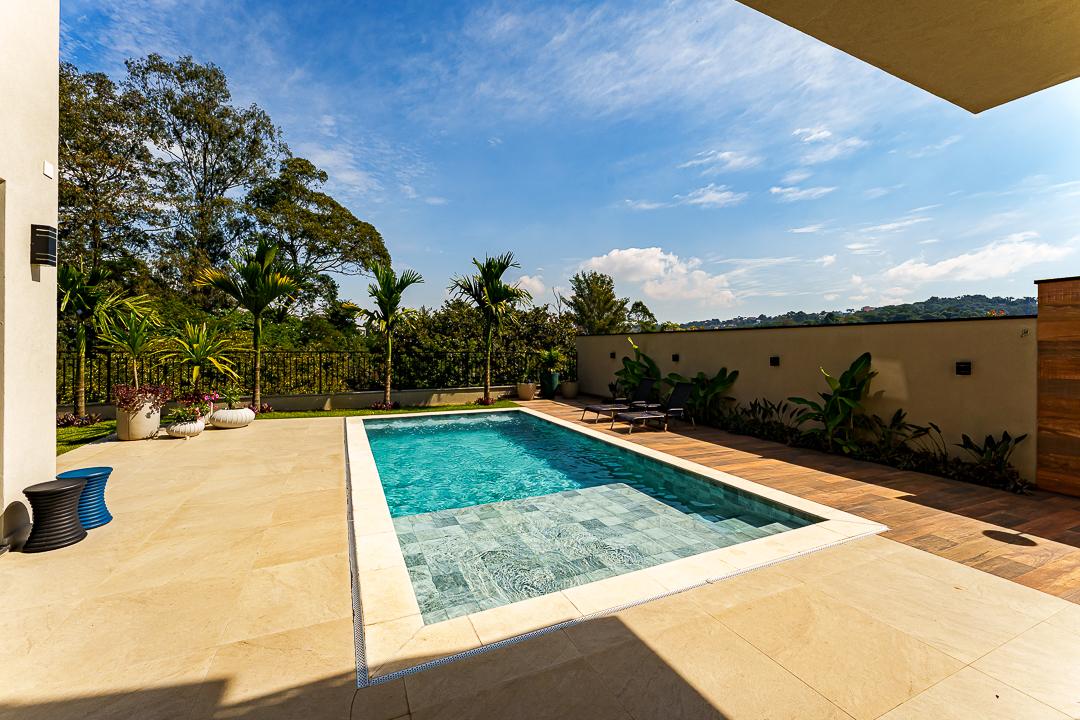 A prainha da nossa piscina.