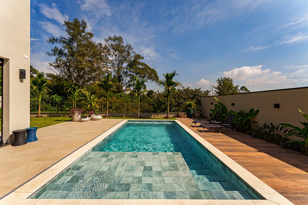 O revestimento da nossa piscina.