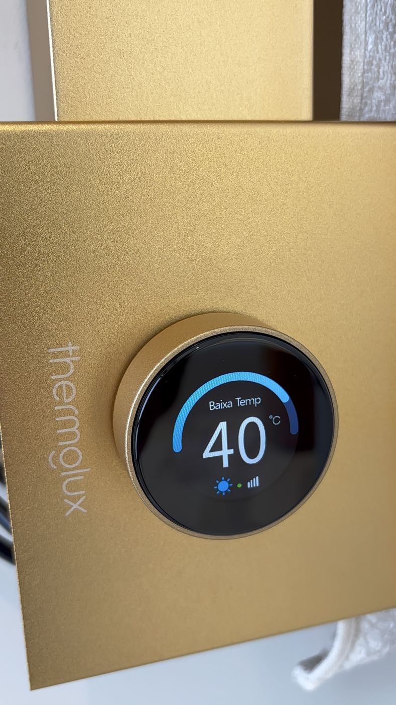 Display do toalheiro marcando 40 graus
